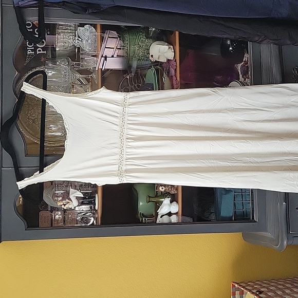 Miss Elaine S Cream Vintage Nightgown - Picture 2 of 5